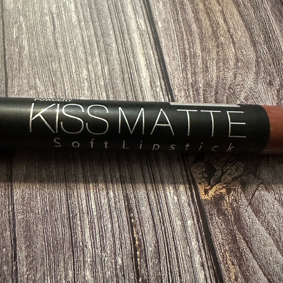DNM kiss matte soft lip crayon - shade 90 - Picture 1 of 4